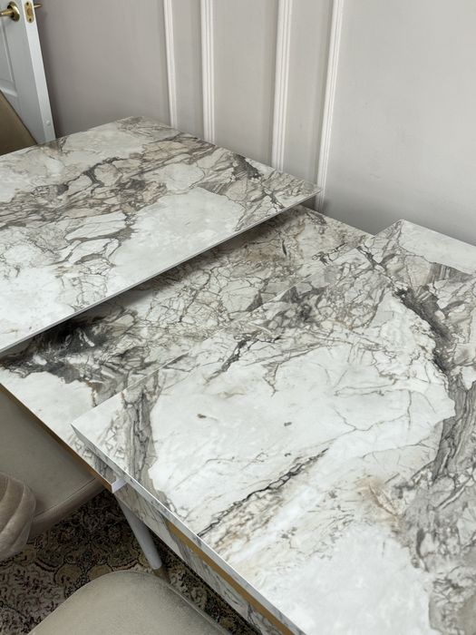 Продается Стол и стулья 6 штук (в идеале)