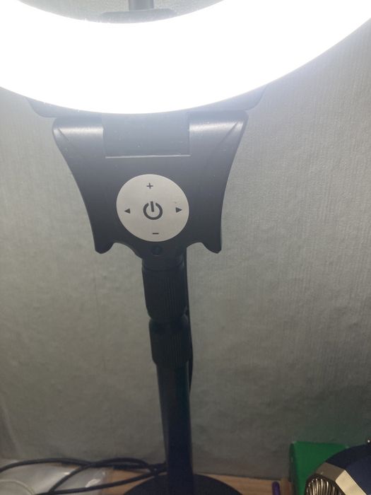 Кольцевая лампа настольная