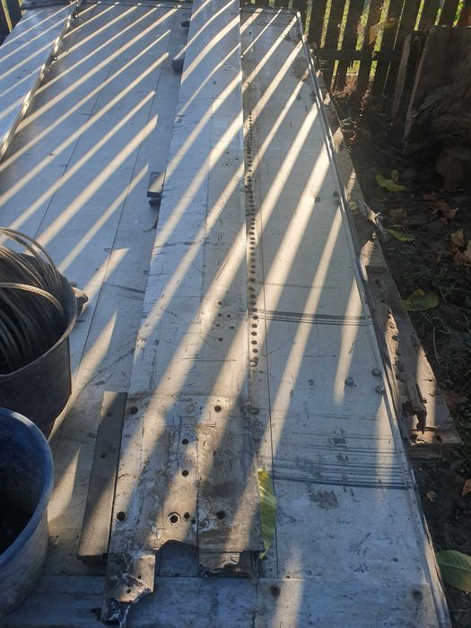 Vând diferite piese de la semiremorca schmtz cargobull an 2004