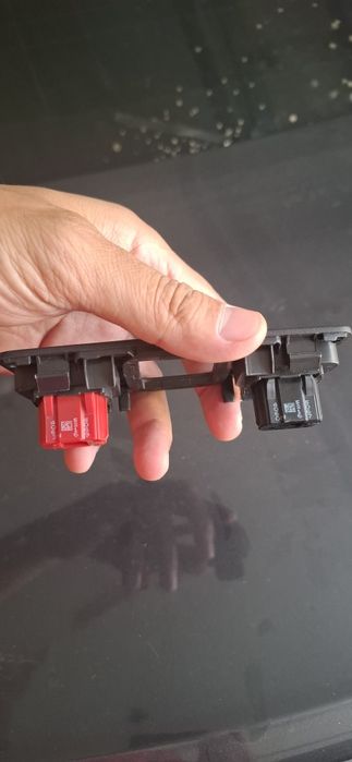 Продам кнопку обогрева сидении от ONIX от задних сидении оригинал