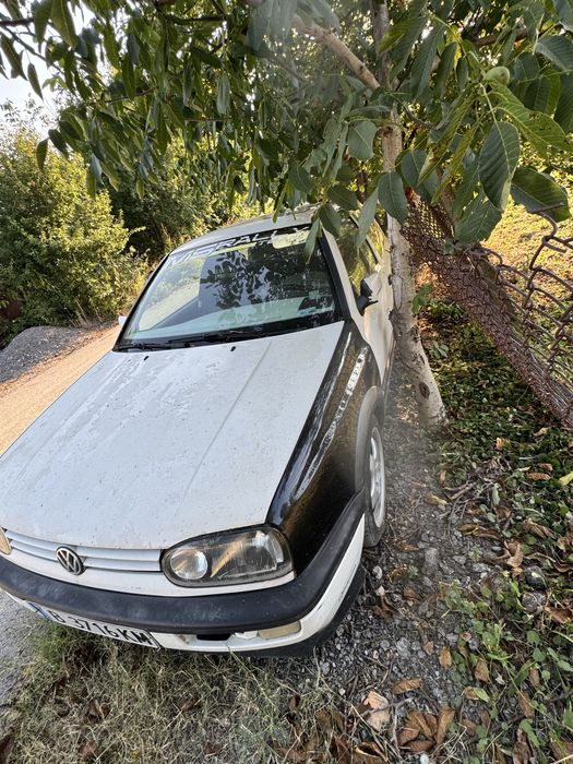 Продава се САМО ЦЯЛ за части golf 3 Gti
