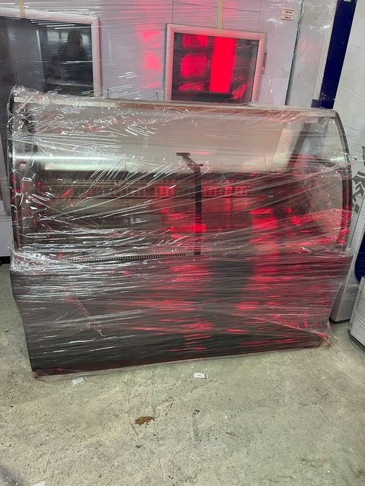 Vitrină frigorifică mezeluri 200 cm  2–8°C geam semirotund LED
