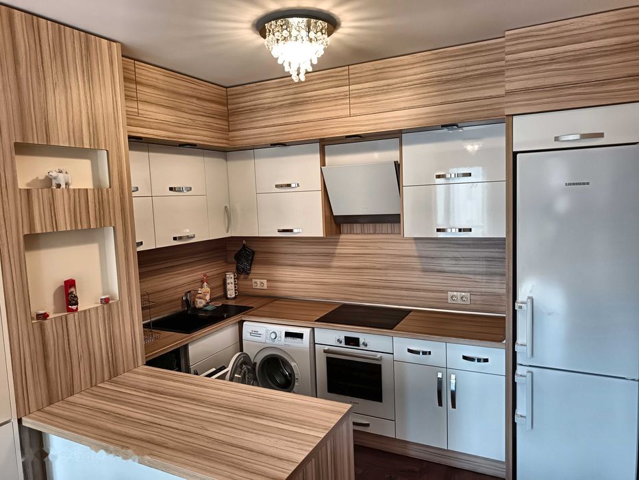 Дава се под наем Тристаен апартамент в Варна, Трошево - 100 кв.м за 850 € - Снимка #1