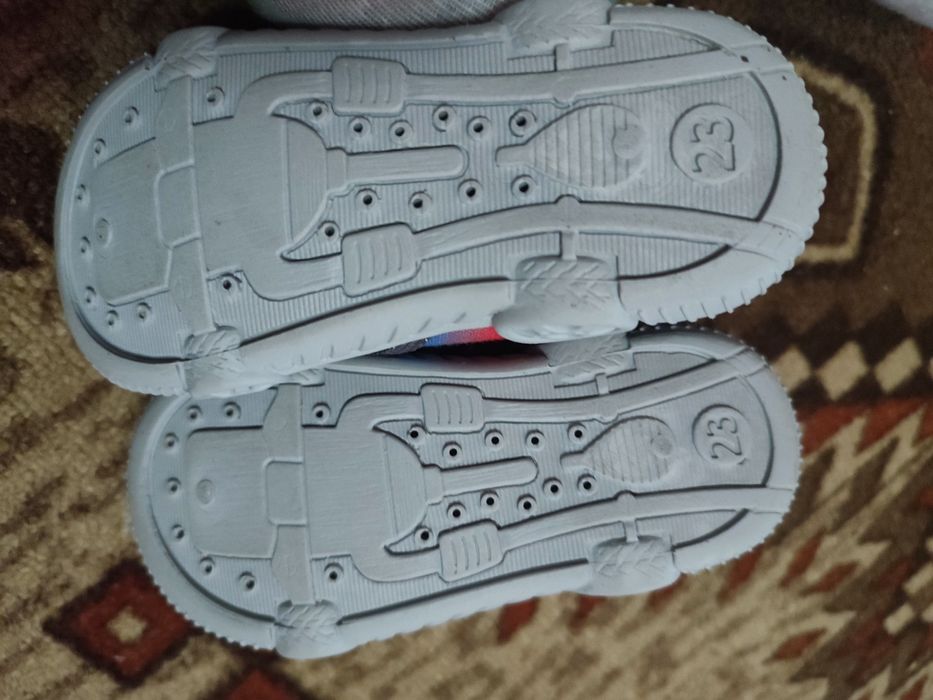 Детски пантофки и маратонки