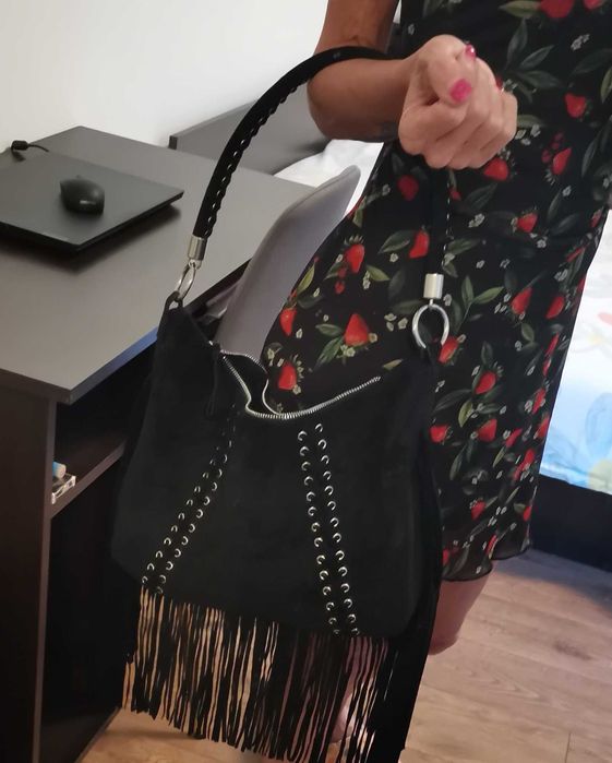 Bershka чанта през рамо в черно