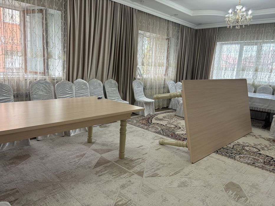 Стол со стульями