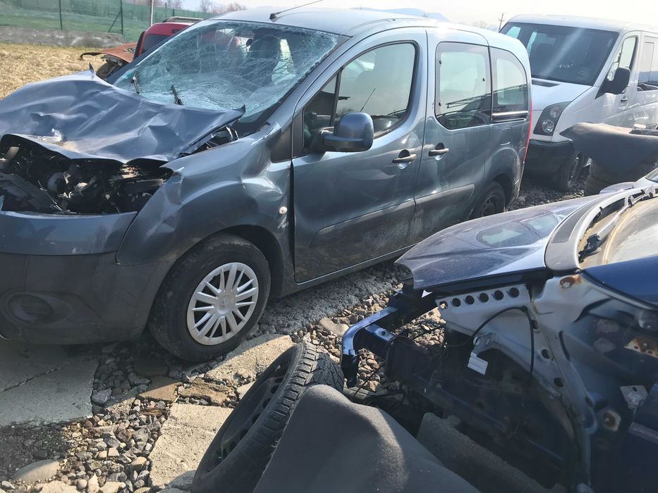 Dezmembrez /Piese Peugeot Partner Tepee 2012 1.6 HDI 84 kW 7J9HL E5