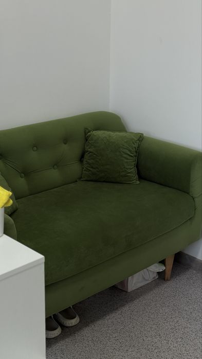Продам диван двухместный(мини) в студию, в салон