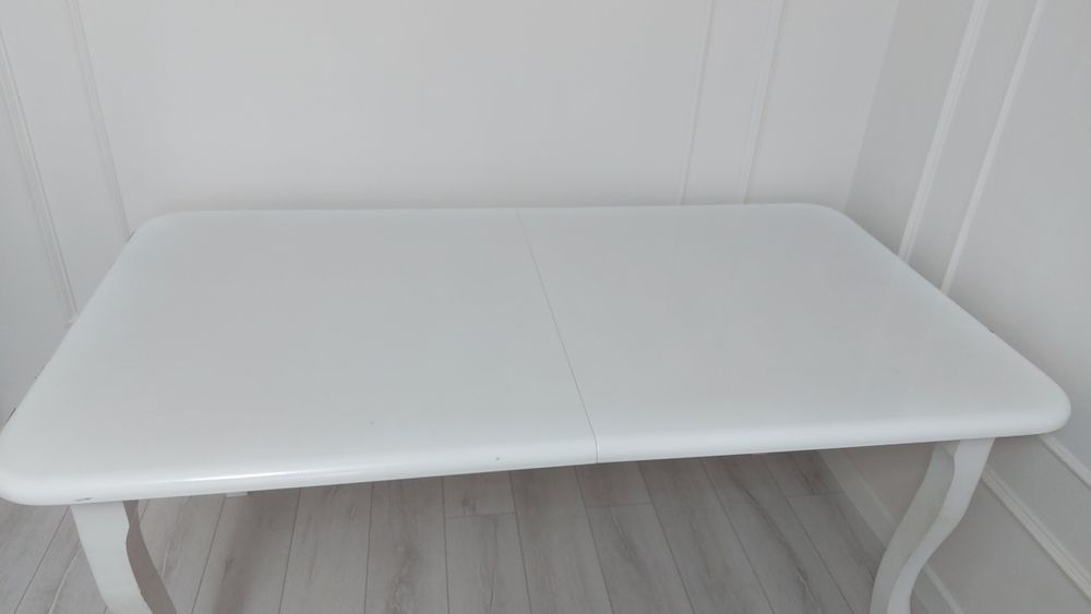 Стол обеденный гостейнный