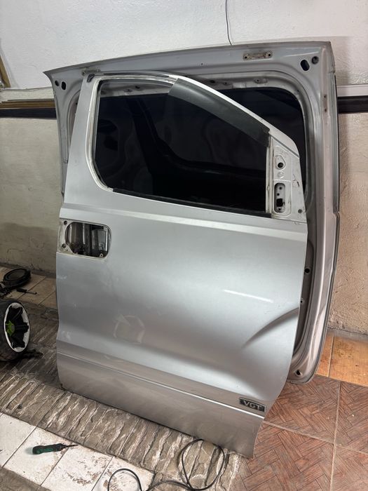 Hyundai grand starex H-1 правая дверь и стекло крышки багажника