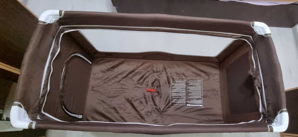Pătuț pliabil premium Caretero Deluxe – foarte puțin folosit, stare excelentă