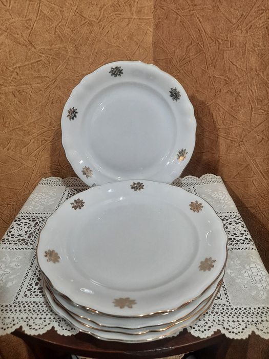 Красивые фарфоровые тарелки для 2х блюд (d-20см), Чехословакия. Безупр