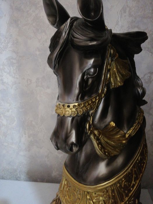 Гипсовая статуэтка лошади 2.7 кг