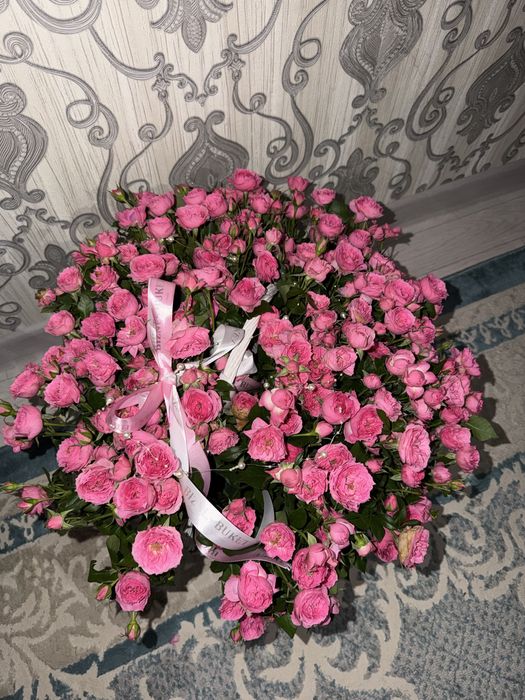 2 букета , кустовые розы