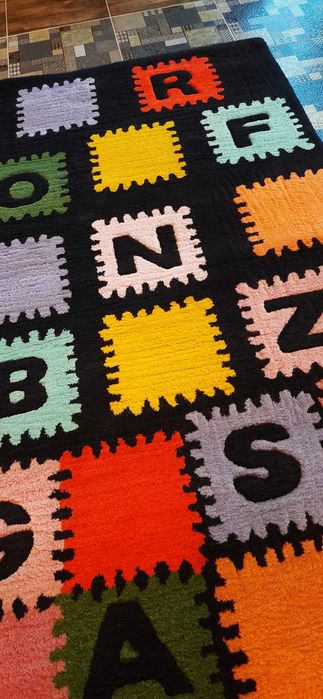 Вълнен килим за детска стая 2,40 х 1,70 м отлично състояние