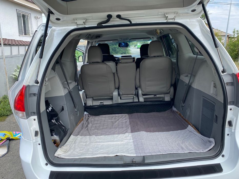 Продам машину Toyota Sienna. 2012 г.в