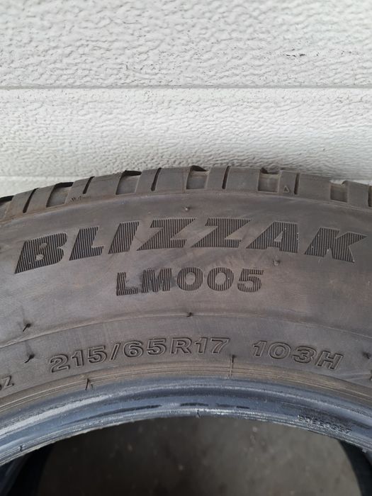 Зимни гуми 2 броя BRIDGESTONE Blizzak LM005 215 65 R17 дот 1122