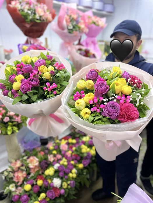 Pionavidniy buketlar atirgul lola skidka arzon
