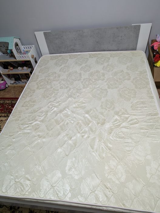 Кровать 2-х спальная с матрасом