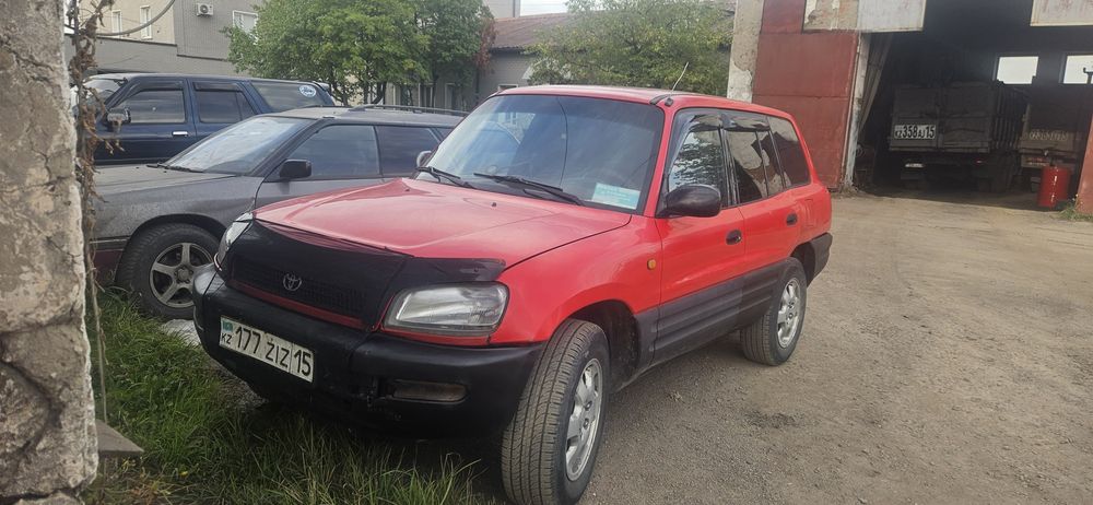 В продаже rav 4  левый руль