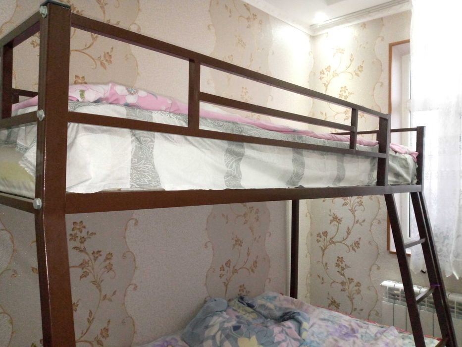 Срочно прод. 2-ярус. оч. прочн. металл. кровать в стиле лофт с матрас.