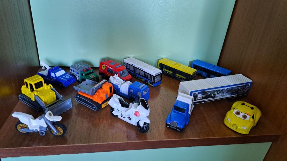 Машинки коллекция.