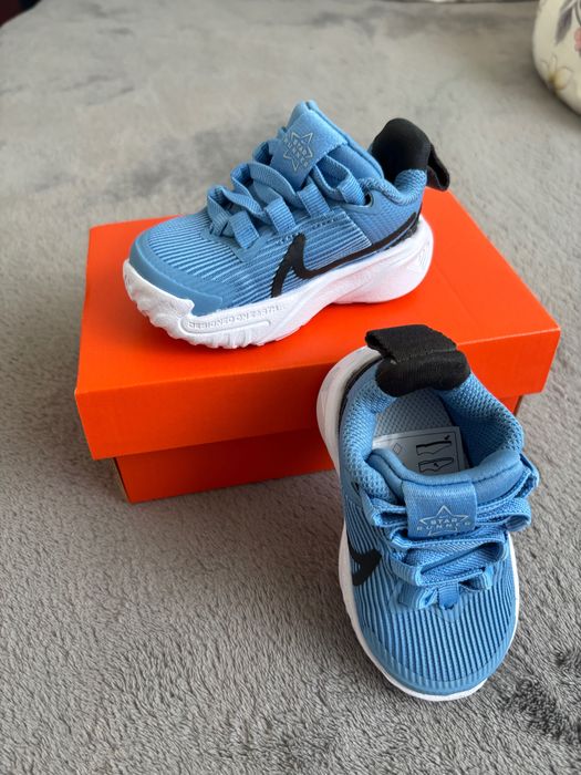 ЧИСТО НОВИ детски/бебешки обувки Nike