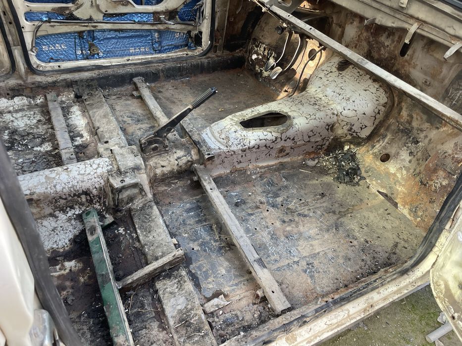 Кузов сотилади ваз 2103  суяглари бутун