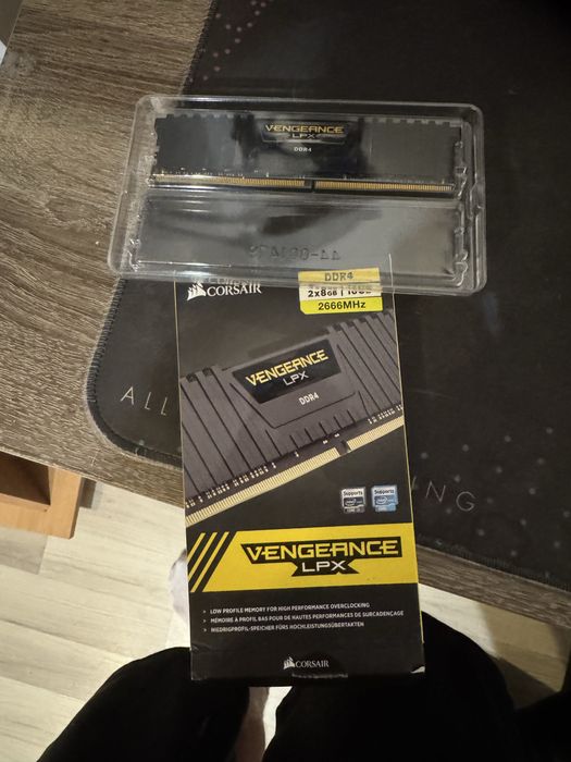 Corsair vengeance LPX 8gb RAM 2666
