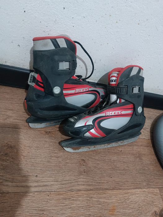 Коньки 2 штук продам