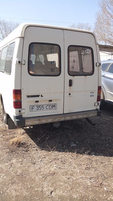 Автомобиль Форд Транзит