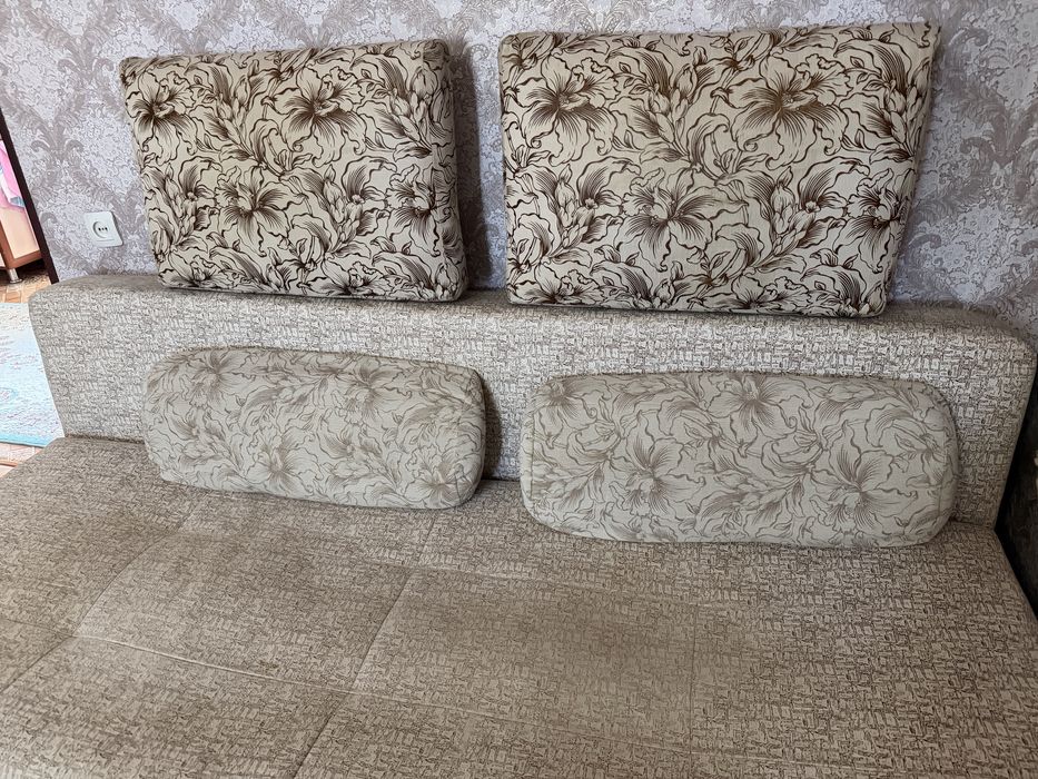 Продам диван в хорошем состояние