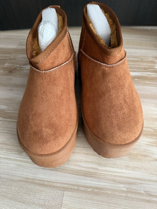 Ghete noi cu eticheta