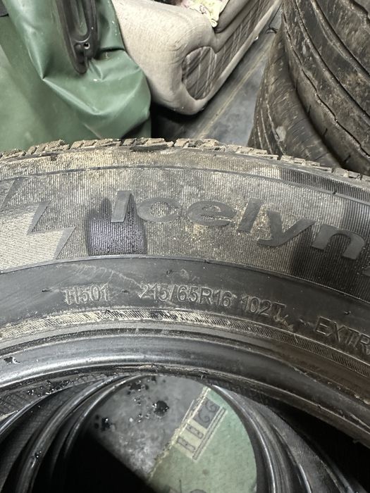 Продам резину зима 215/65/16