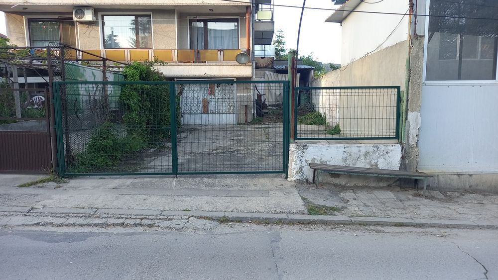 Давам паркоместа под наем