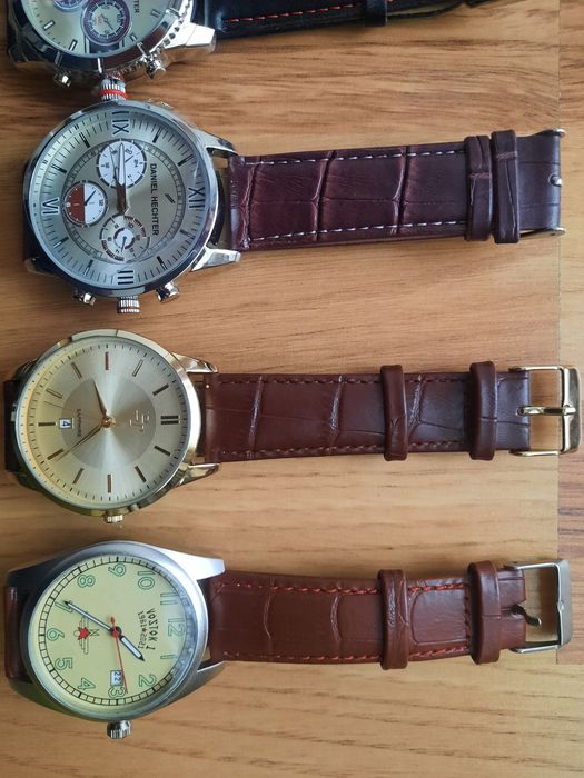 Ceasuri diferite modele.