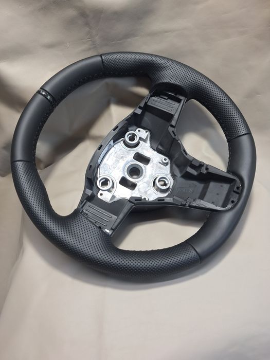 Volan tesla model 3
