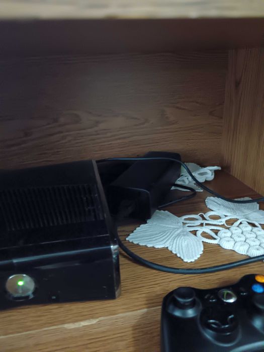 X box 360 stare perfect de functionare 2 controller plus jocuri  buzau