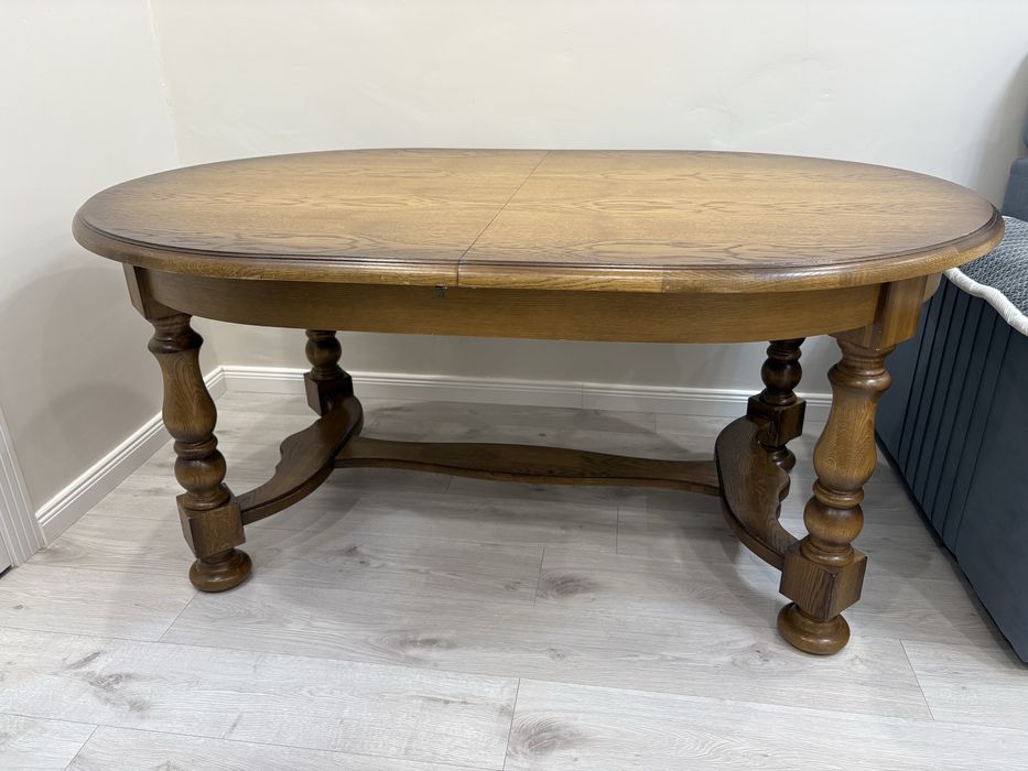 Стол дубовый в хорошем состоянии