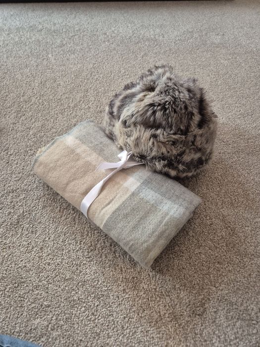 Сет нови дамски шал и шапка!