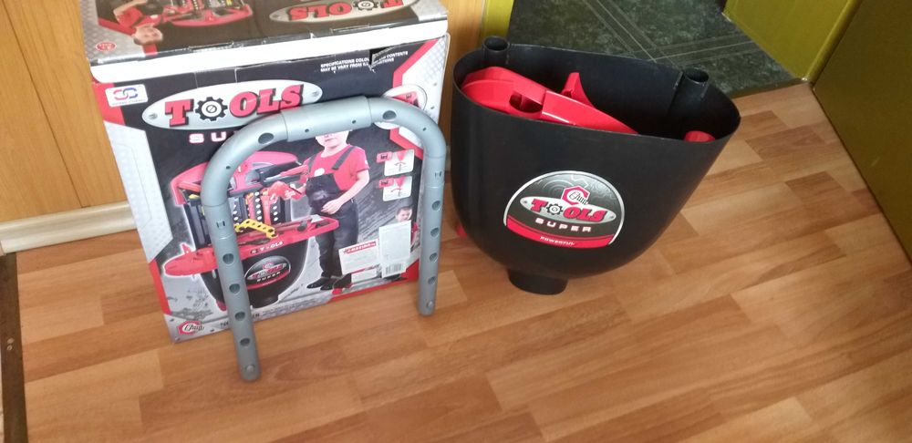 Детска работилница с инструменти