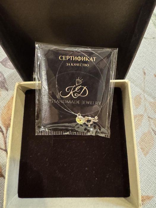 Колие с камък Svarovski на корда