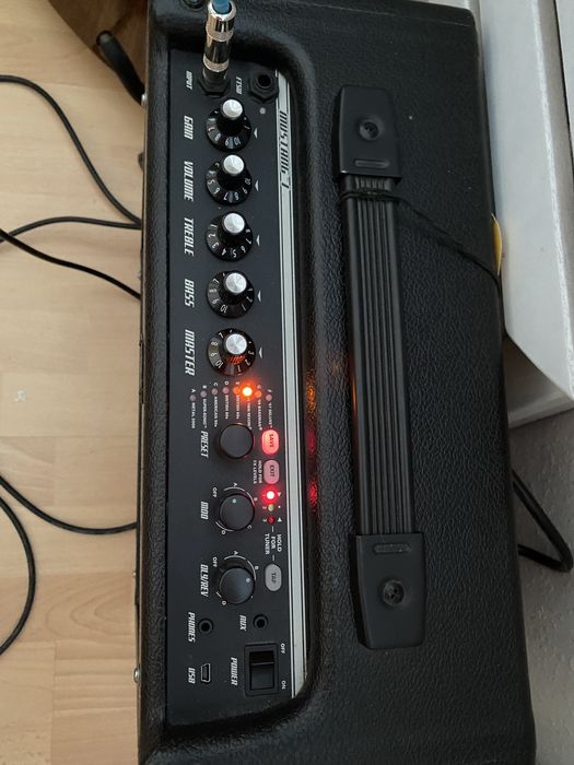 Комплект китара Gretsch Electromatic jet, и усилвател Fender Mustang 1