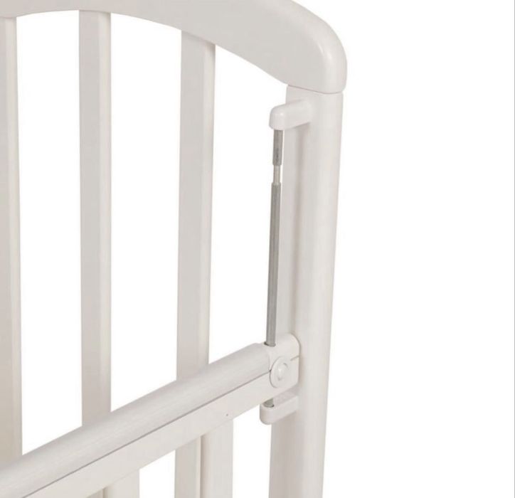 Детская кроватка белая