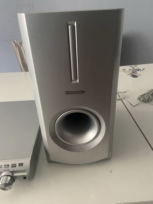 Системата за домашно кино Panasonic SA-HT335 (5.1) + Субуфер и Сателити