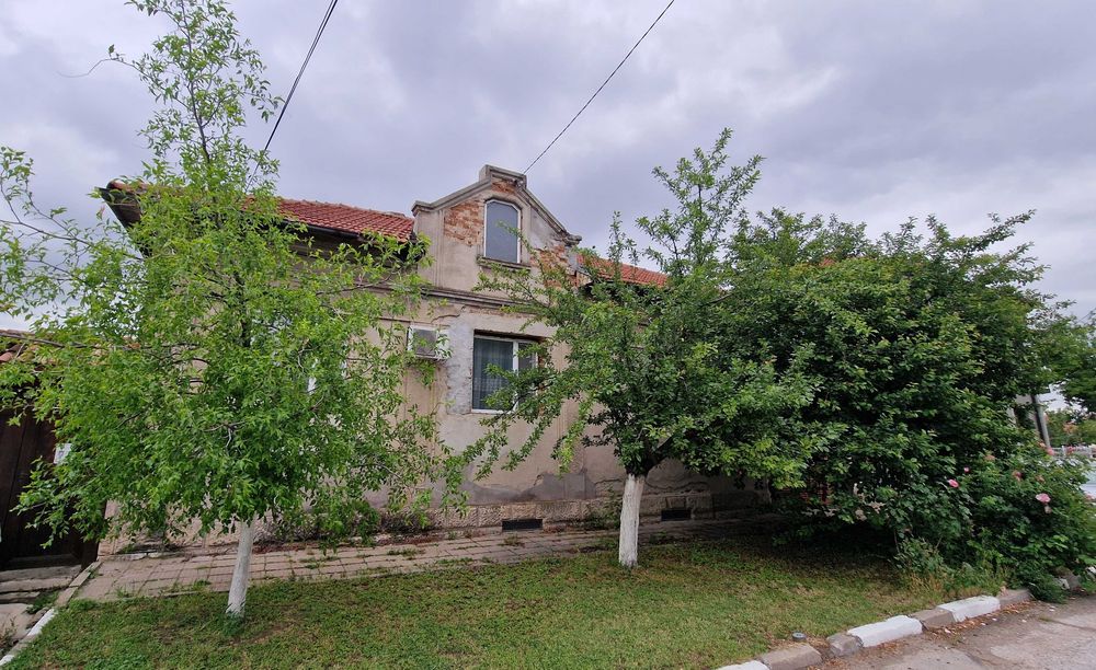 Обзаведена къща с барбекю гр. Мартен