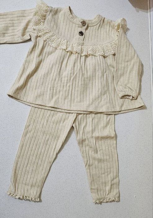 Детская одежда для девочек. Мягкий,комфортный костюм бежевого цвета