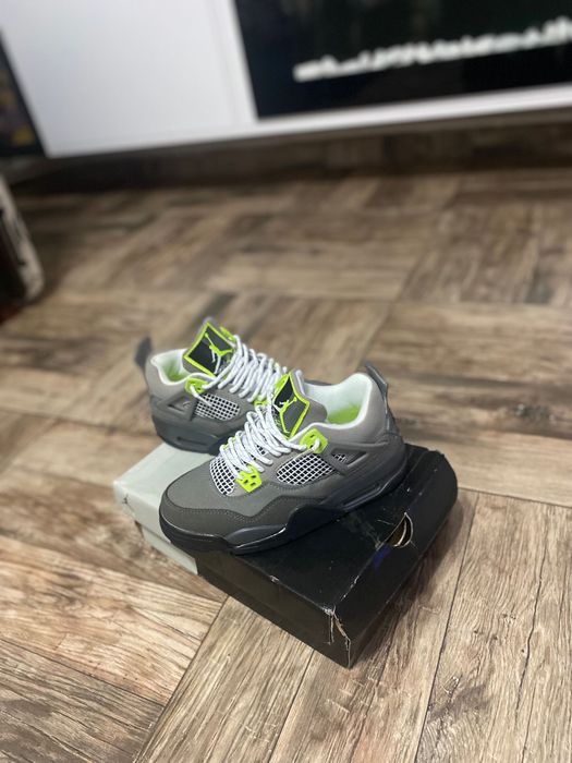 Air Jordan 4 Retro