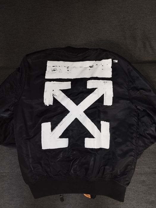 Продам бомбер Off-white