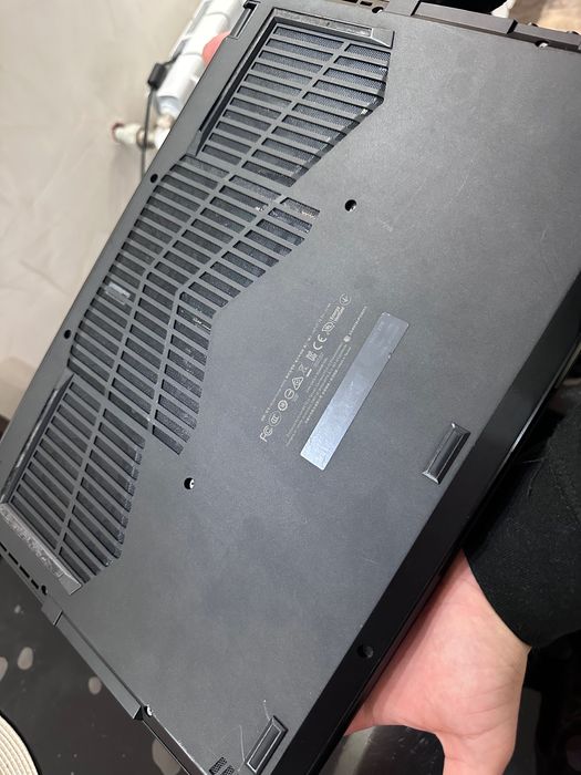 Продавам геймърски лаптоп AORUS 17G KD – i7 / RTX 3060 / 16GB RAM